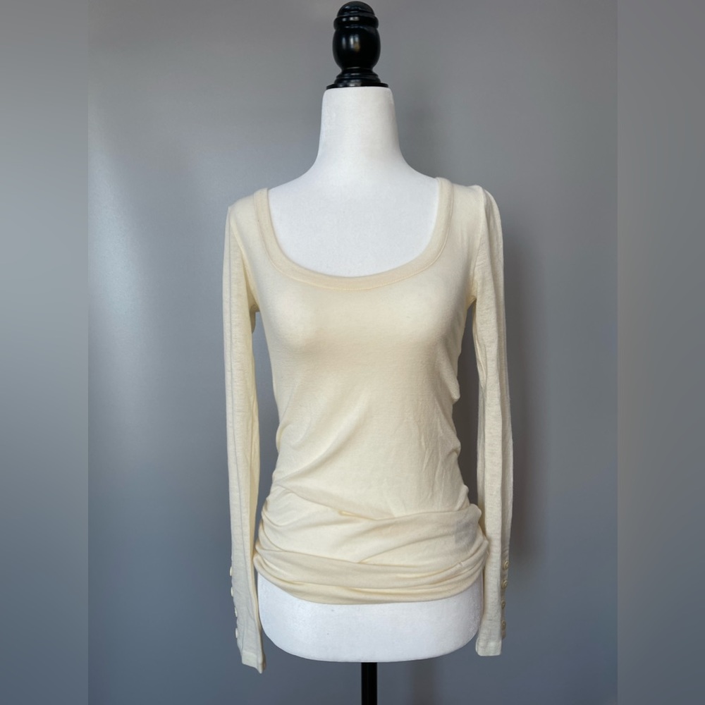Club Monaco formfitting super cosy long sleeve excellent condition